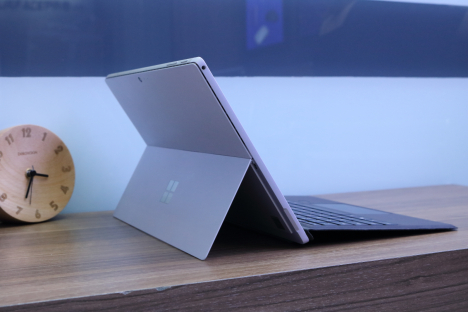 Surface Pro 2017 ( m3/4GB/128GB ) + Type Cover 3